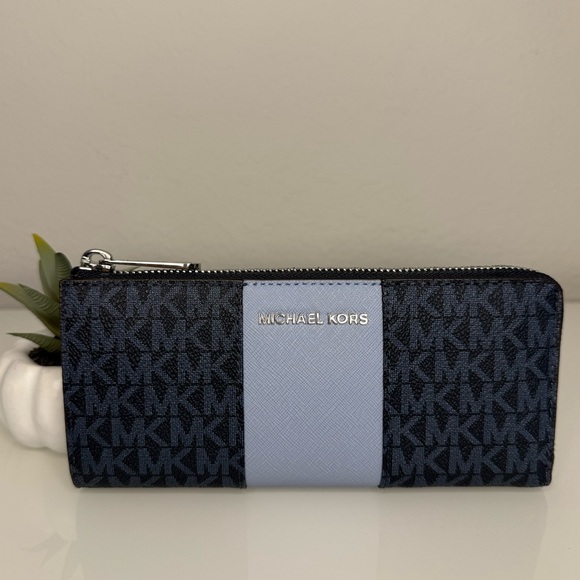 MICHAEL KORS Center Stripe 3/4 Zip Wallet in Admiral / Pale Blue NWT - Picture 2 of 6